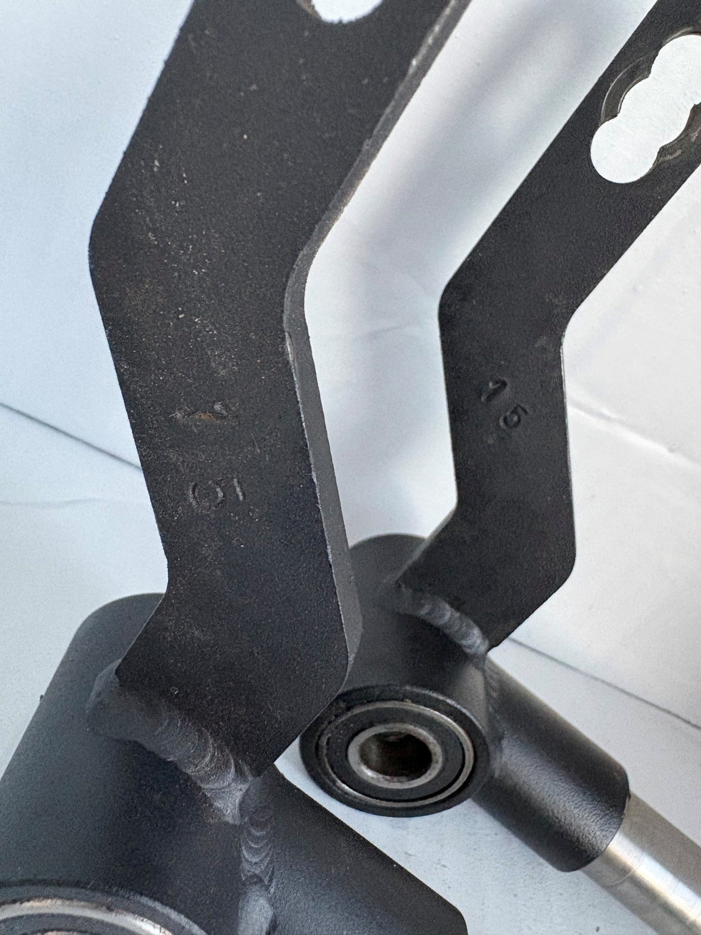 PREMIER KART SPINDLE 15* RIGHT SIDE (2) (TAKE OFFS)
